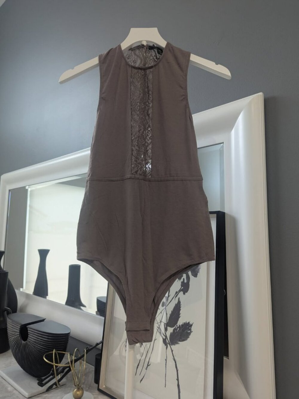 Tahari Sleeveless Lace Detail Bodysuit – Size Small